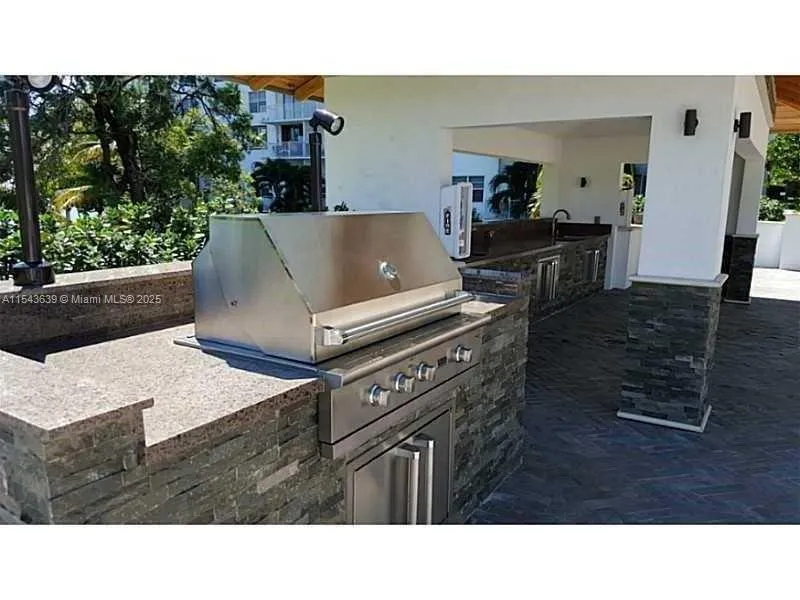 2801 NE 183rd St #2103W Aventura, FL 33160