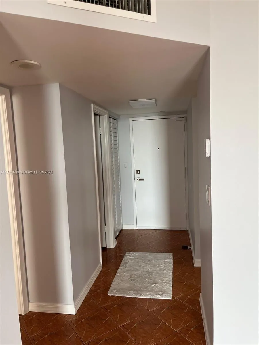 2801 NE 183rd St #2103W Aventura, FL 33160