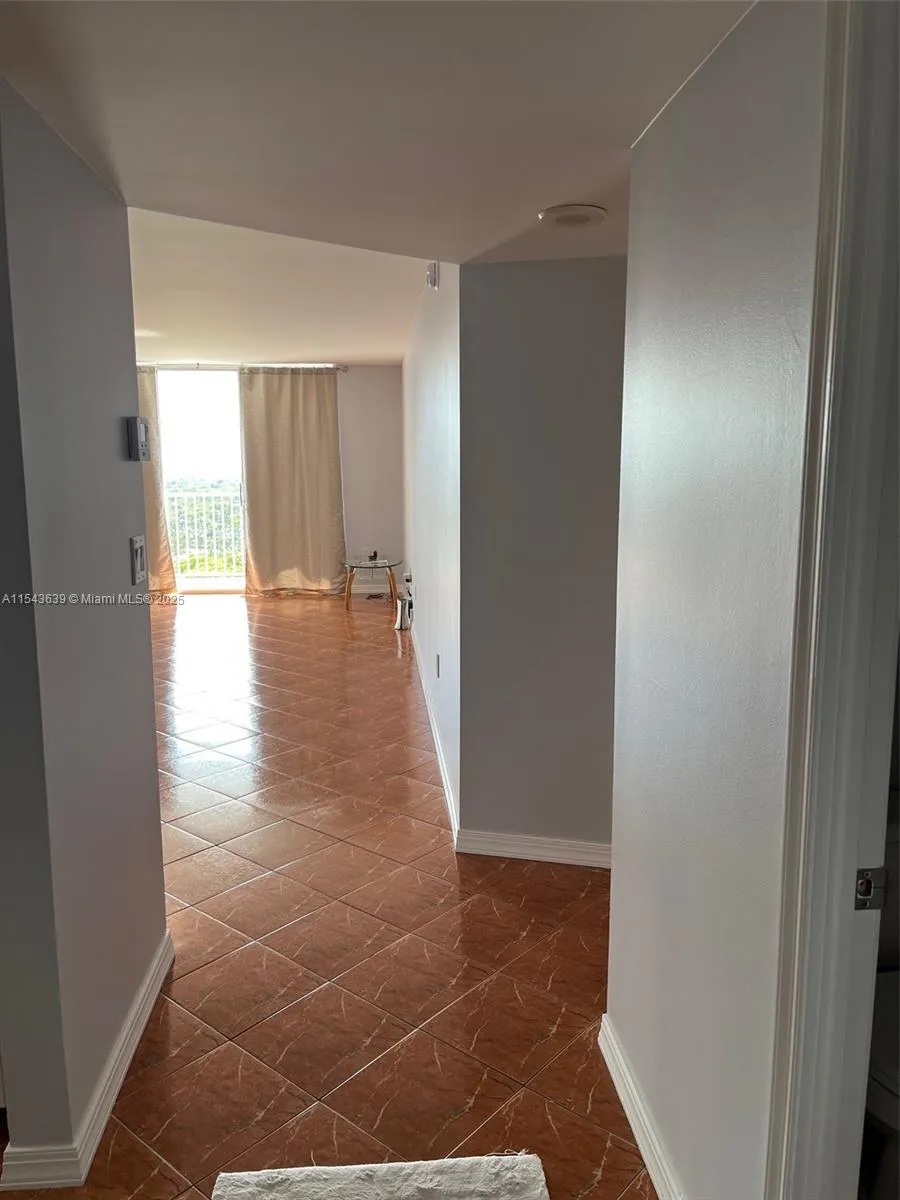 2801 NE 183rd St #2103W Aventura, FL 33160
