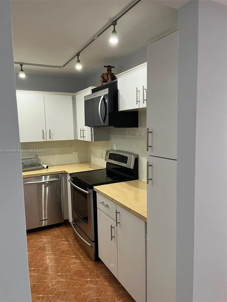 2801 NE 183rd St #2103W Aventura, FL 33160