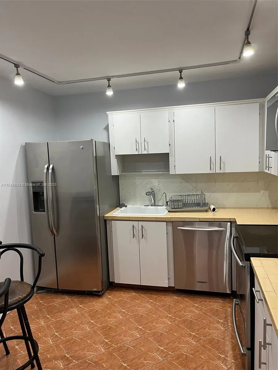 2801 NE 183rd St #2103W Aventura, FL 33160