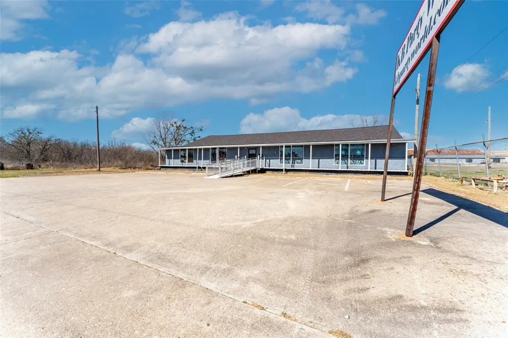 5108 Lee Street Greenville, TX 75401