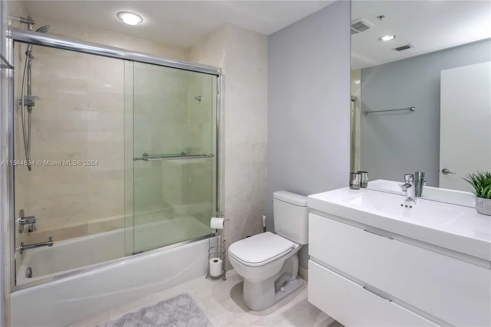 17301 Biscayne Blvd #1201 North Miami Beach, FL 33160