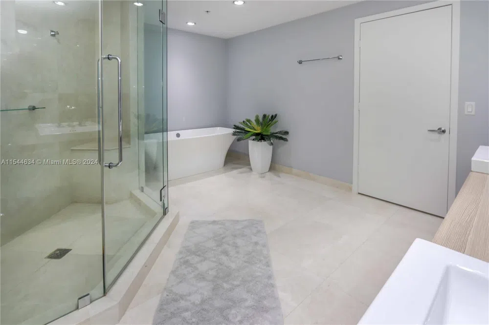 17301 Biscayne Blvd #1201 North Miami Beach, FL 33160