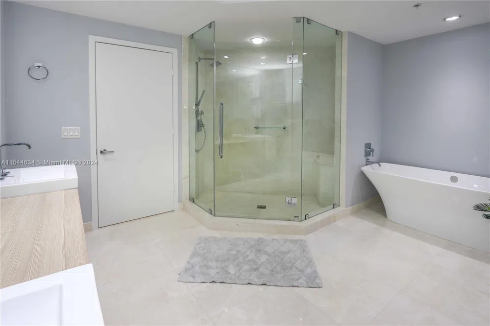 17301 Biscayne Blvd #1201 North Miami Beach, FL 33160