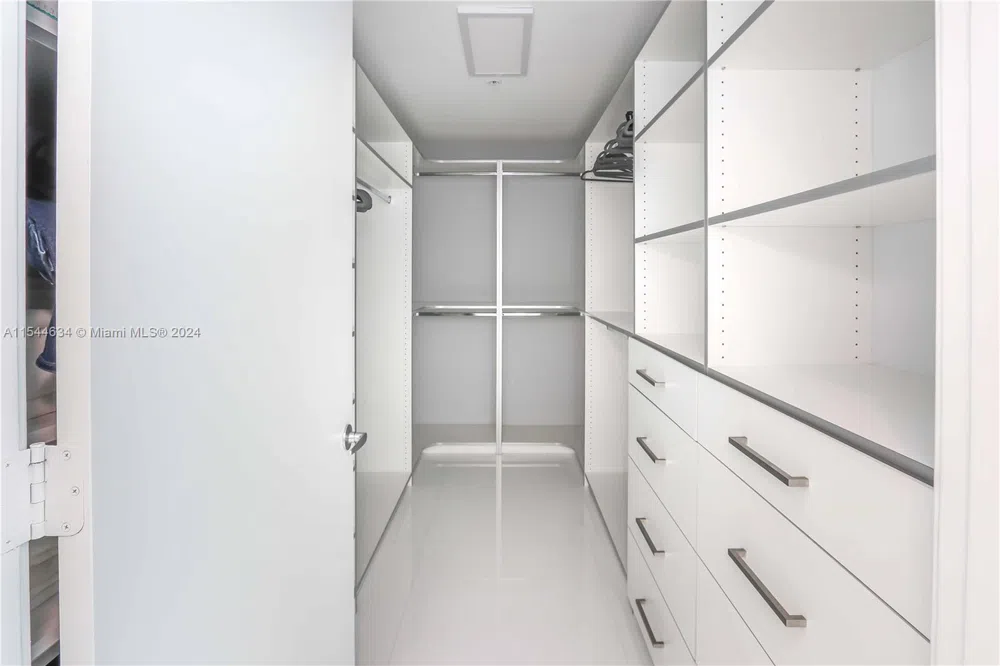 17301 Biscayne Blvd #1201 North Miami Beach, FL 33160