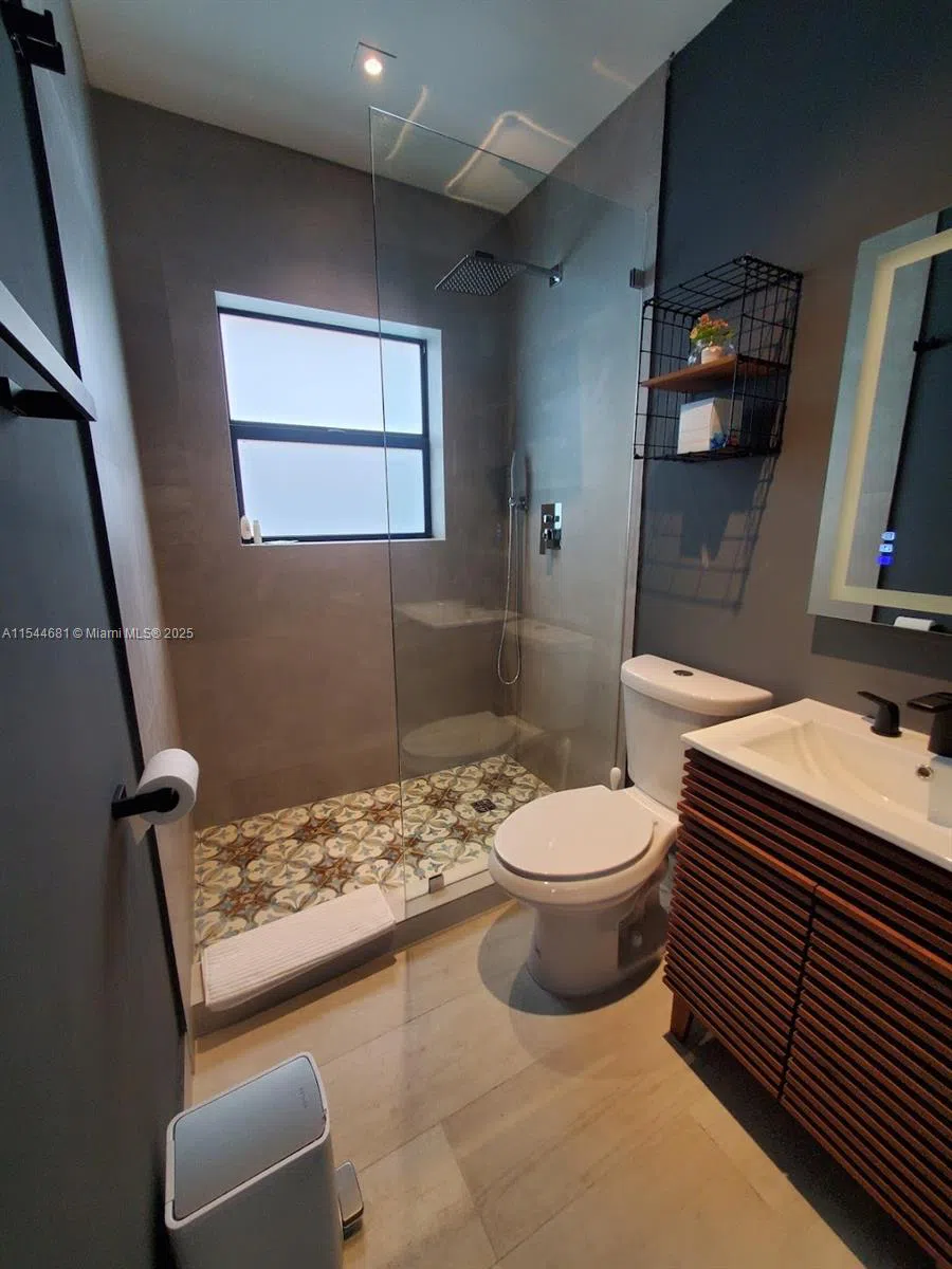 740 SW 9th St #1 Miami, FL 33130