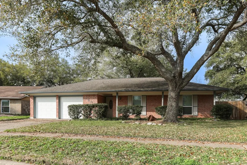1809 Lazy Creek Ln Pearland, TX 77581