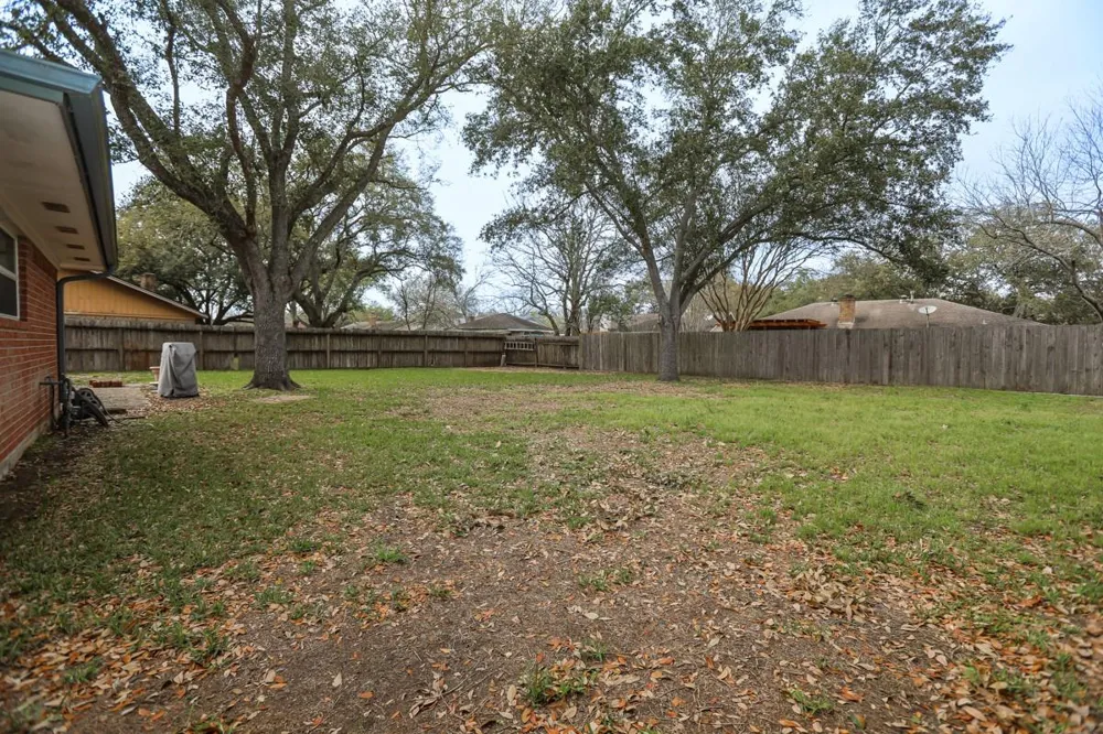 1809 Lazy Creek Ln Pearland, TX 77581