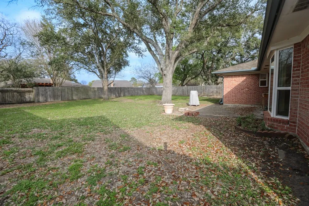 1809 Lazy Creek Ln Pearland, TX 77581