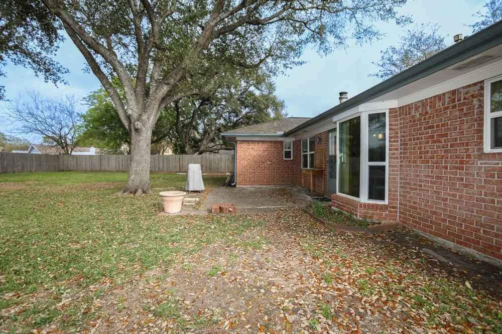 1809 Lazy Creek Ln Pearland, TX 77581