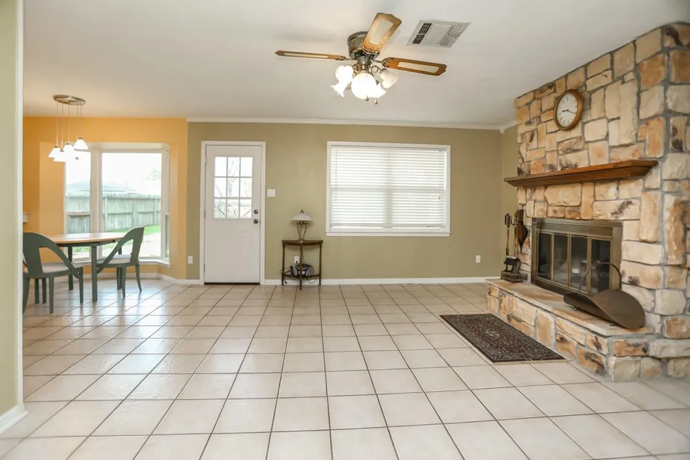 1809 Lazy Creek Ln Pearland, TX 77581