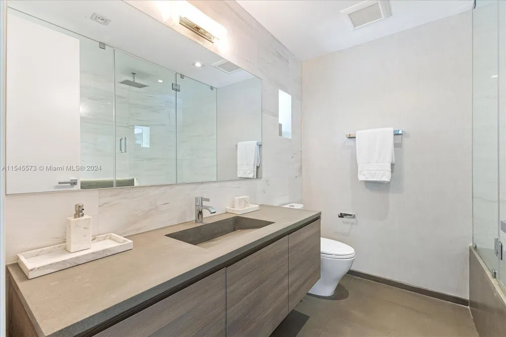 401 E Rivo Alto Dr Miami Beach, FL 33139