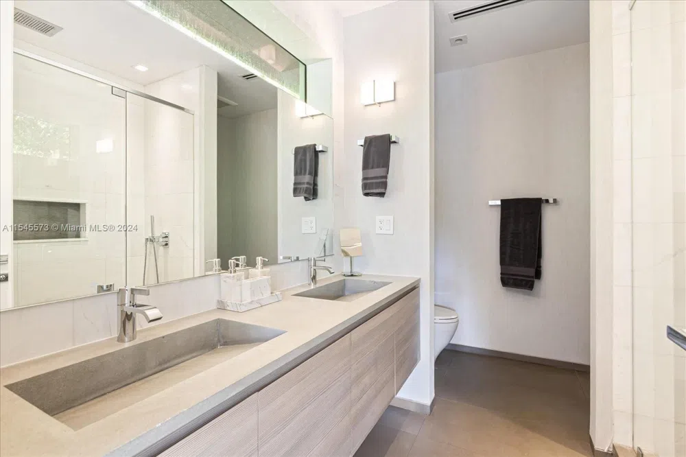 401 E Rivo Alto Dr Miami Beach, FL 33139