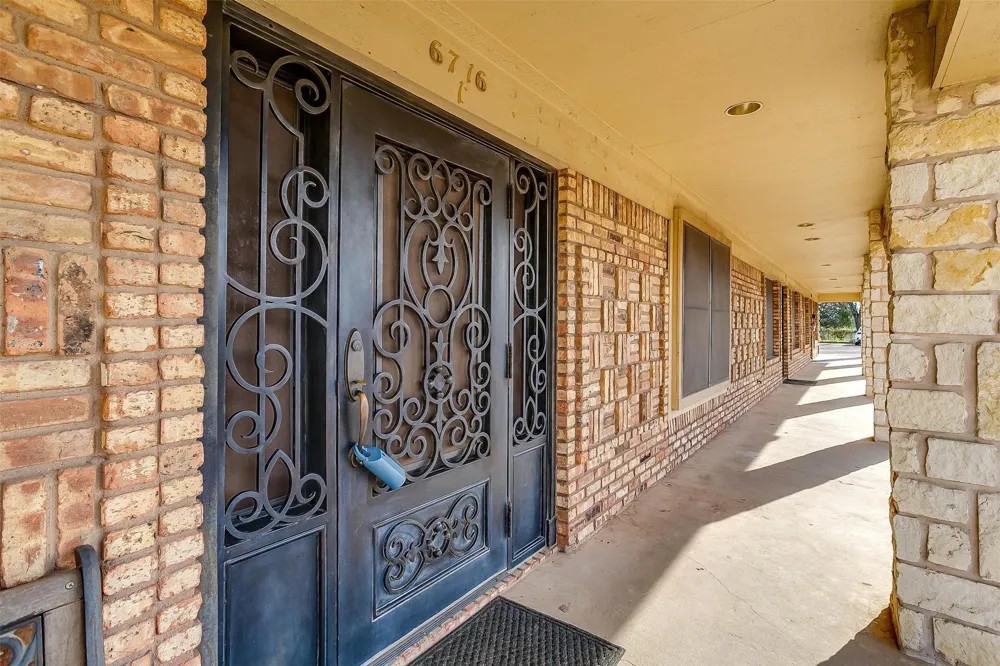 6716 Smithfield Road North Richland Hills, TX 76182