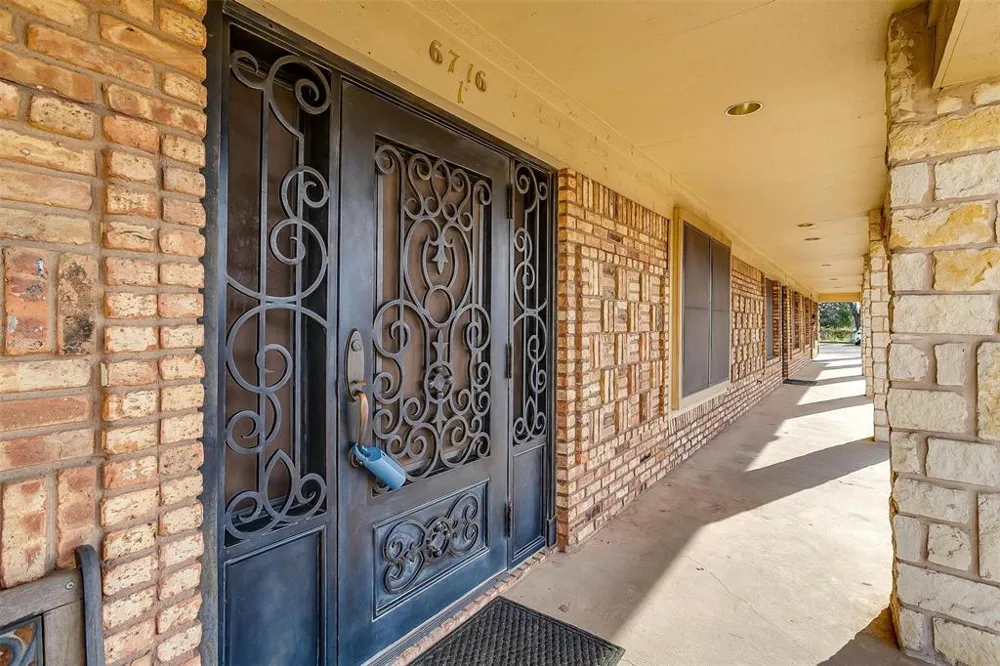 6716 Smithfield Road North Richland Hills, TX 76182