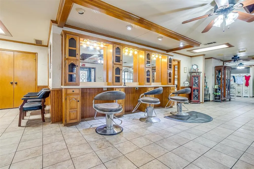 6716 Smithfield Road North Richland Hills, TX 76182