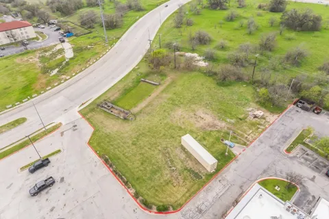 350 Chisholm Parkway