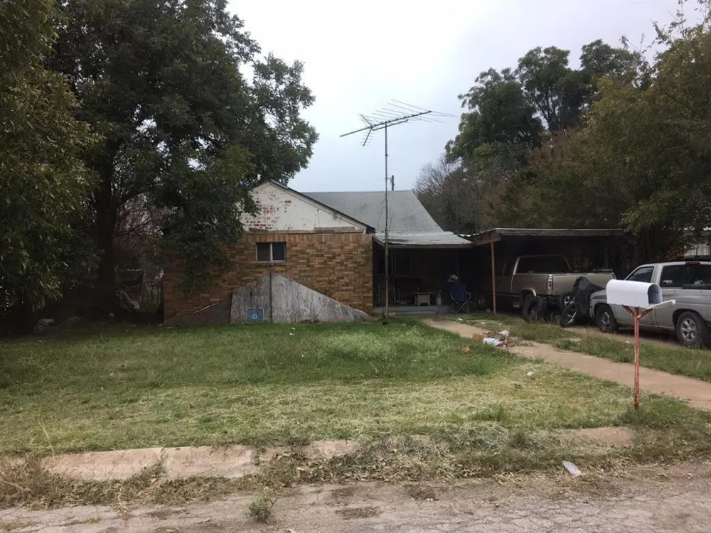 705 W 6th Street Coleman, TX 76834