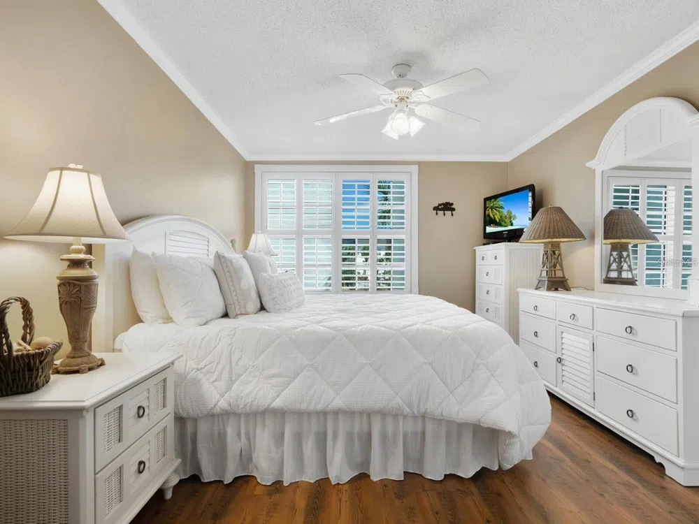 600 SUTTON PLACE #201 Longboat Key, FL 34228