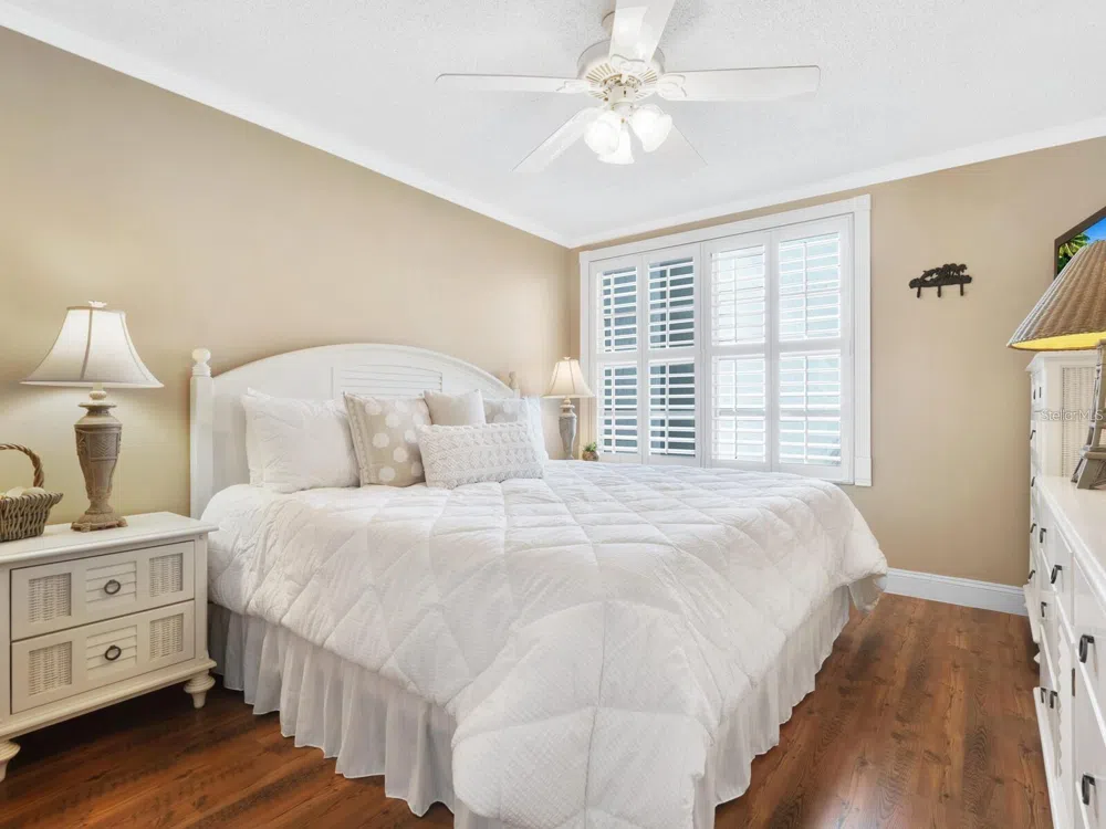 600 SUTTON PLACE #201 Longboat Key, FL 34228