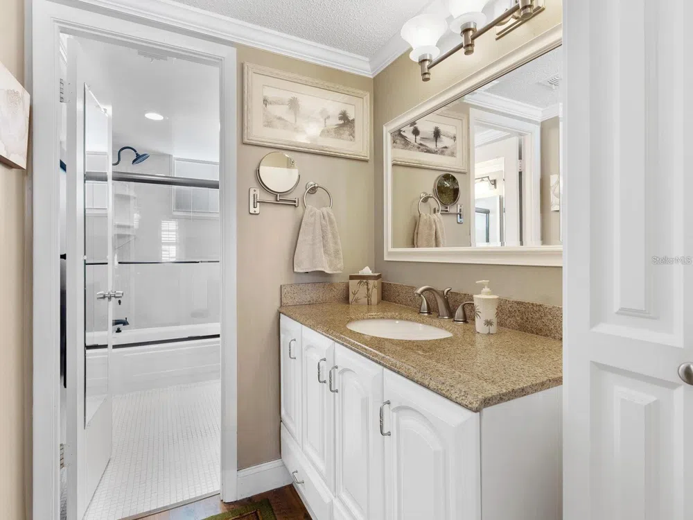 600 SUTTON PLACE #201 Longboat Key, FL 34228
