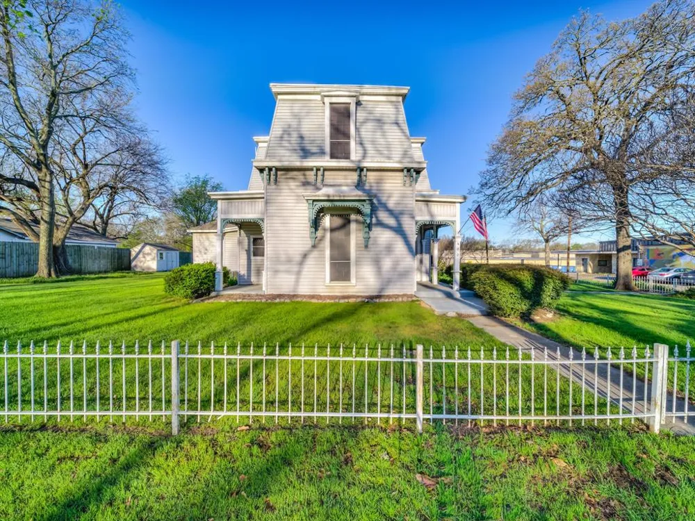 400 S Washington Street Pilot Point, TX 76258