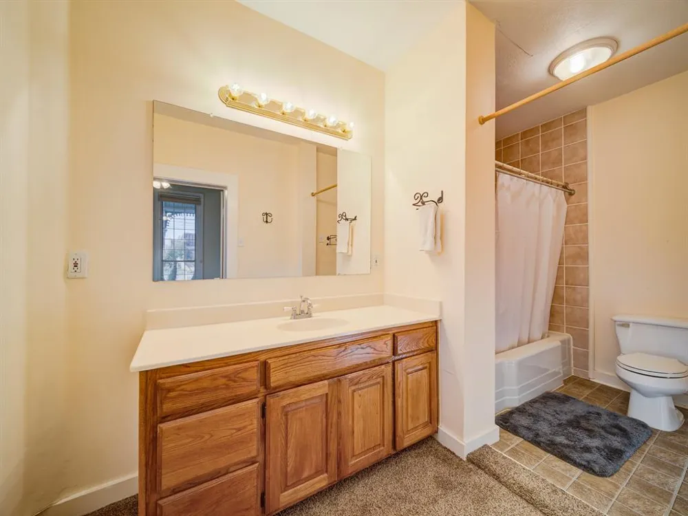 400 S Washington Street Pilot Point, TX 76258