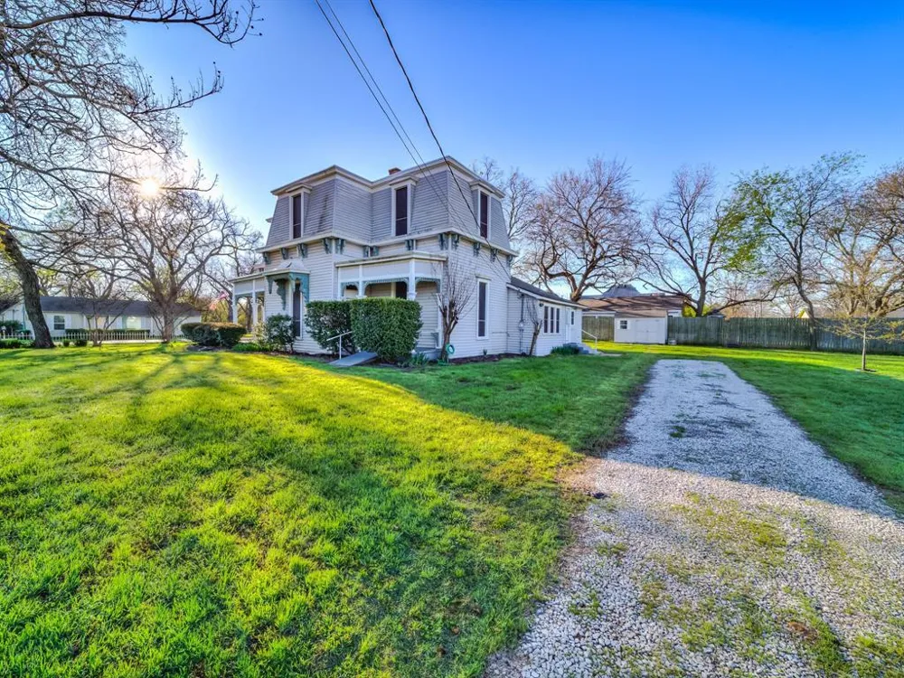 400 S Washington Street Pilot Point, TX 76258