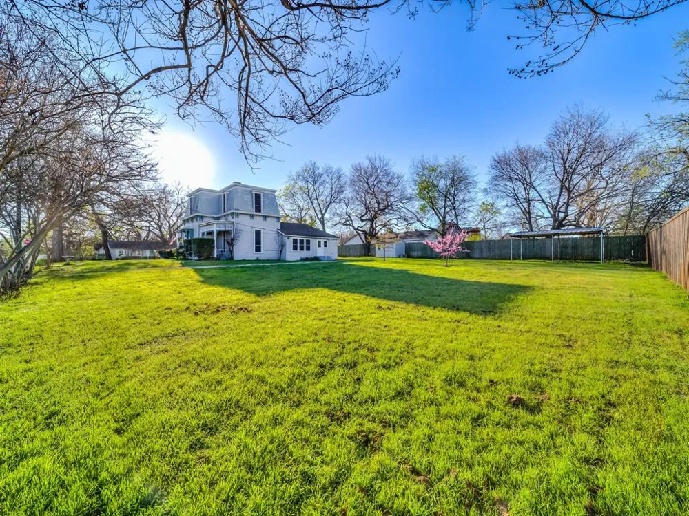 400 S Washington Street Pilot Point, TX 76258