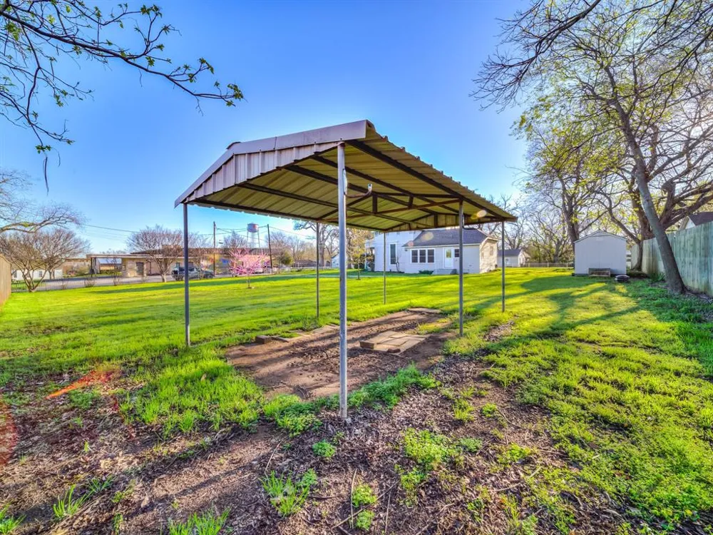 400 S Washington Street Pilot Point, TX 76258