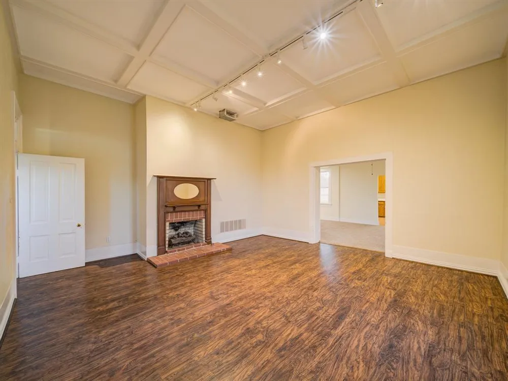 400 S Washington Street Pilot Point, TX 76258