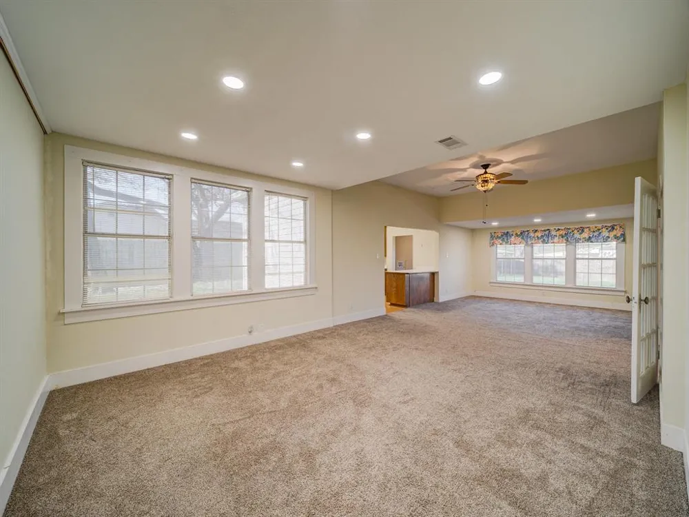 400 S Washington Street Pilot Point, TX 76258
