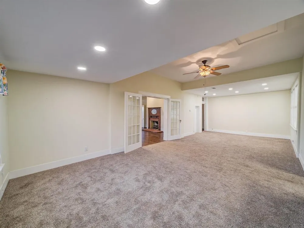 400 S Washington Street Pilot Point, TX 76258