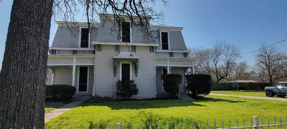 400 S Washington Street Pilot Point, TX 76258