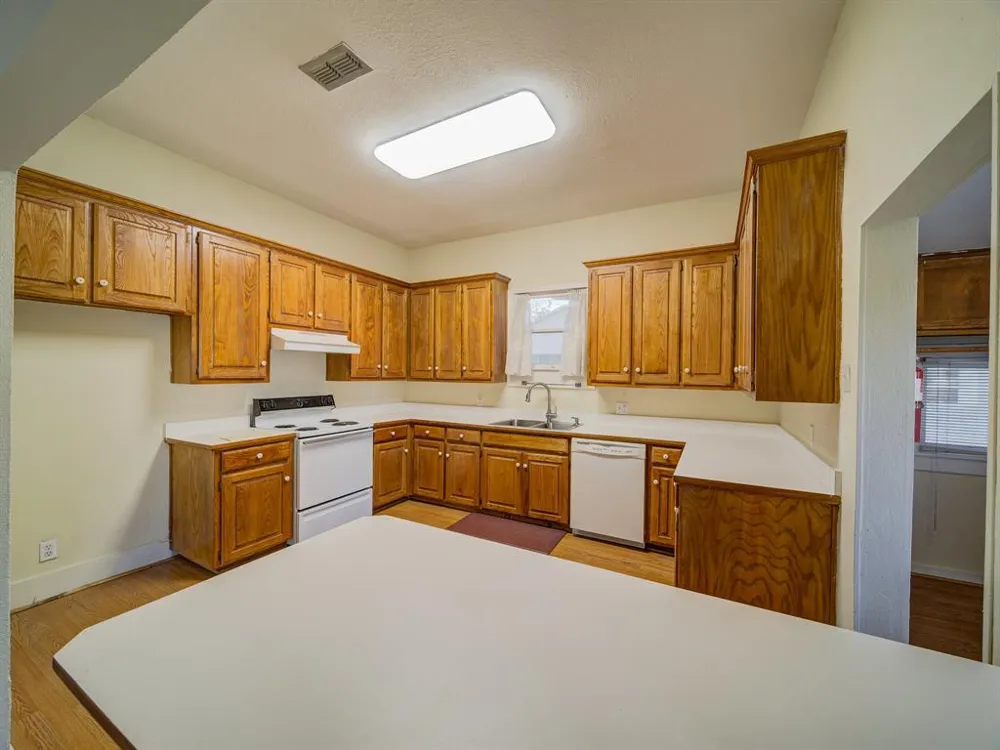 400 S Washington Street Pilot Point, TX 76258