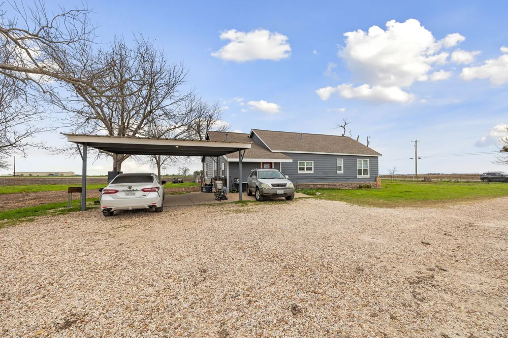 1151 County Road 394 Hutto, TX 78634