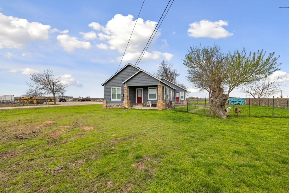 1151 County Road 394 Hutto, TX 78634
