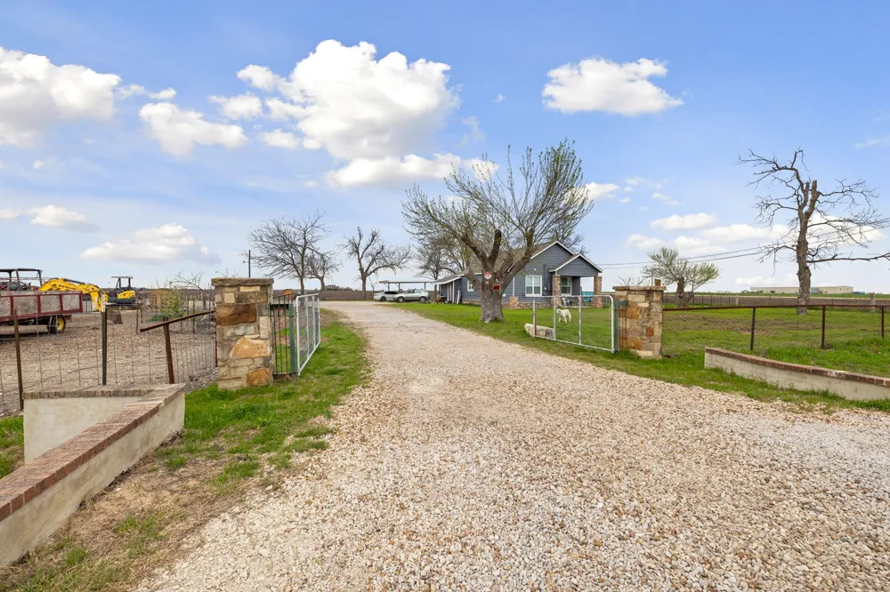 1151 County Road 394 Hutto, TX 78634