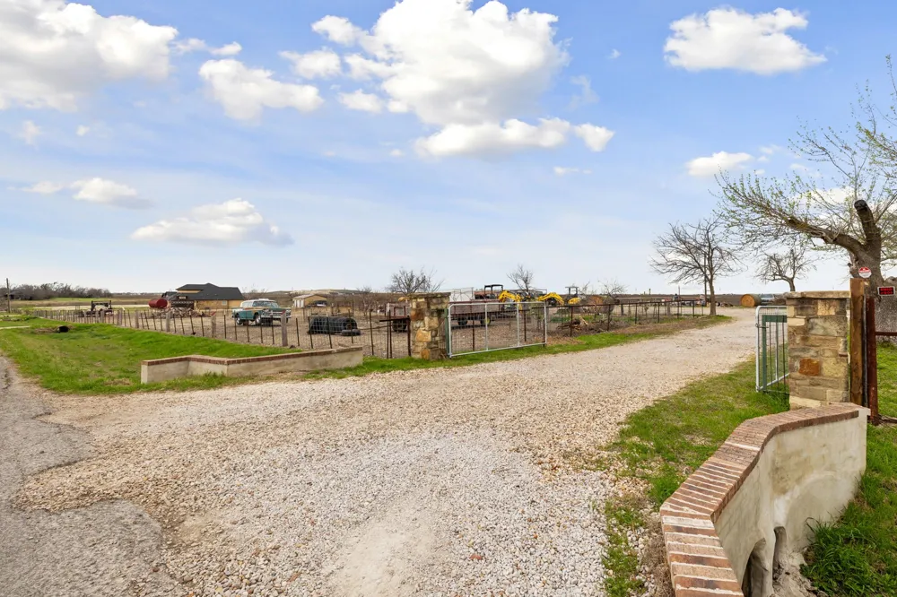 1151 County Road 394 Hutto, TX 78634