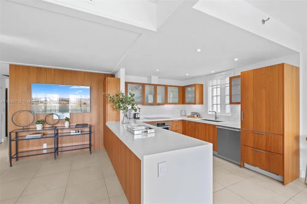 19127 Fisher Island Dr #19127 Miami Beach, FL 33109