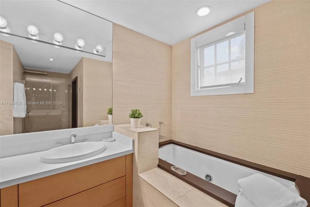 19127 Fisher Island Dr #19127 Miami Beach, FL 33109