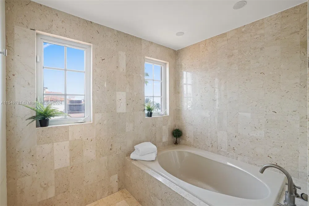 2442 Fisher Island Dr #5402 Miami Beach, FL 33109
