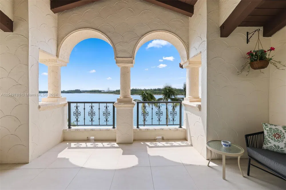 2442 Fisher Island Dr #5402 Miami Beach, FL 33109