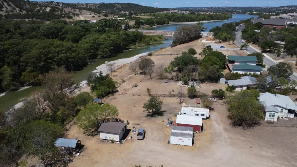 613 Guadalupe Street S Kerrville, TX 78028