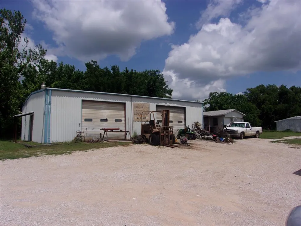 3032 State Highway 59 Bowie, TX 76230