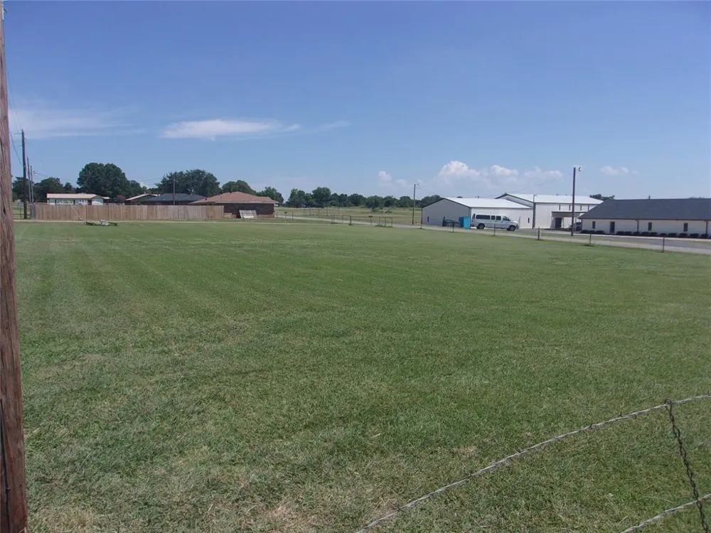 3032 State Highway 59 Bowie, TX 76230