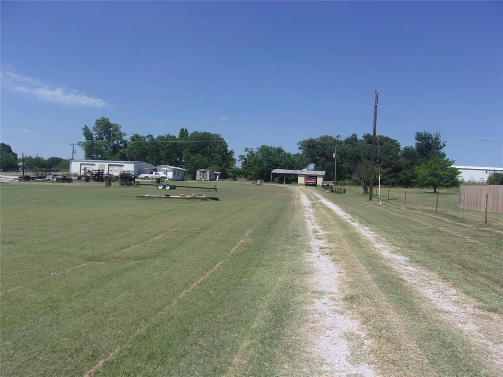 3032 State Highway 59 Bowie, TX 76230