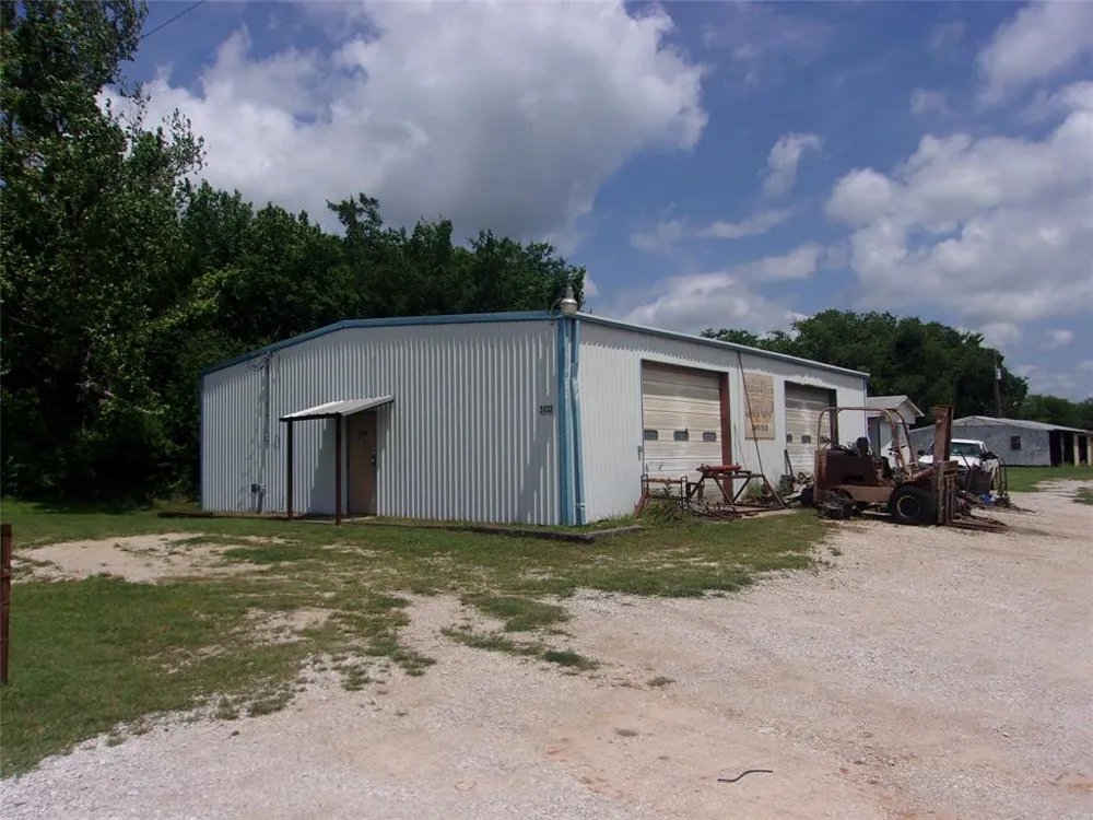 3032 State Highway 59 Bowie, TX 76230