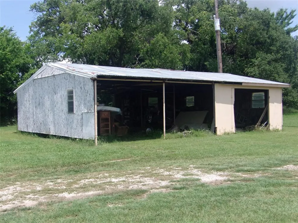 3032 State Highway 59 Bowie, TX 76230